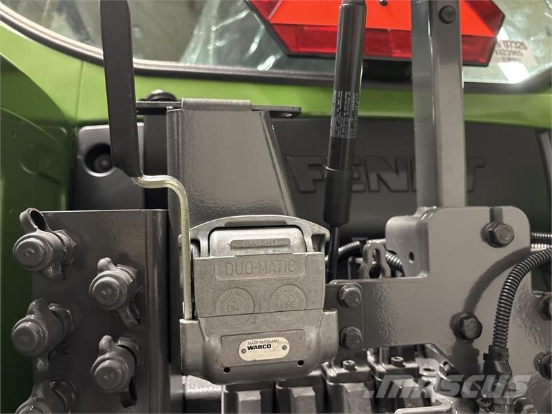 Fendt 933 VARIO GEN7 Traktorok