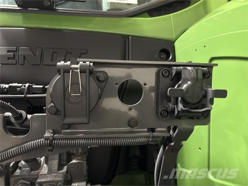 Fendt 933 VARIO GEN7 Traktorok