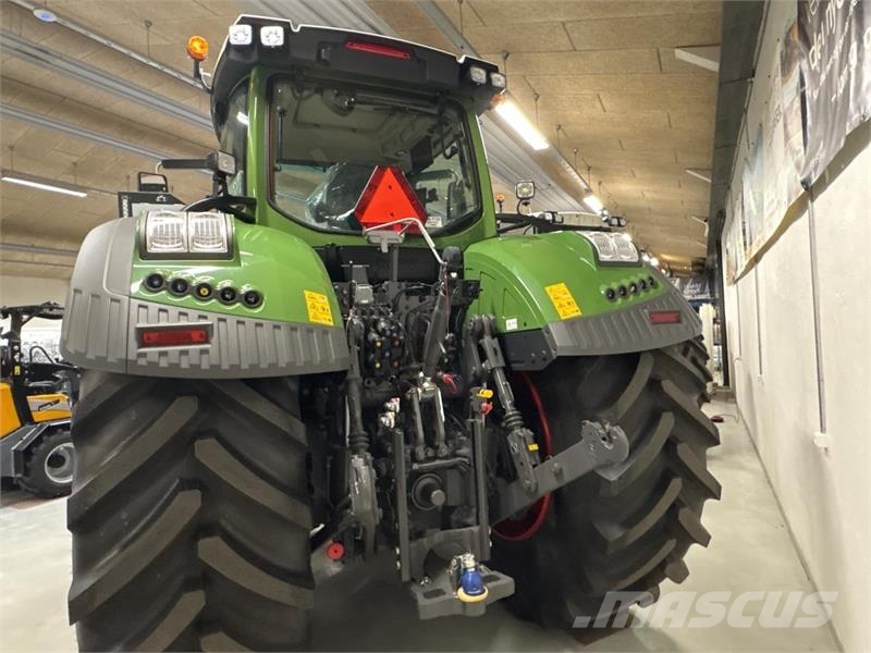 Fendt 933 VARIO GEN7 Traktorok