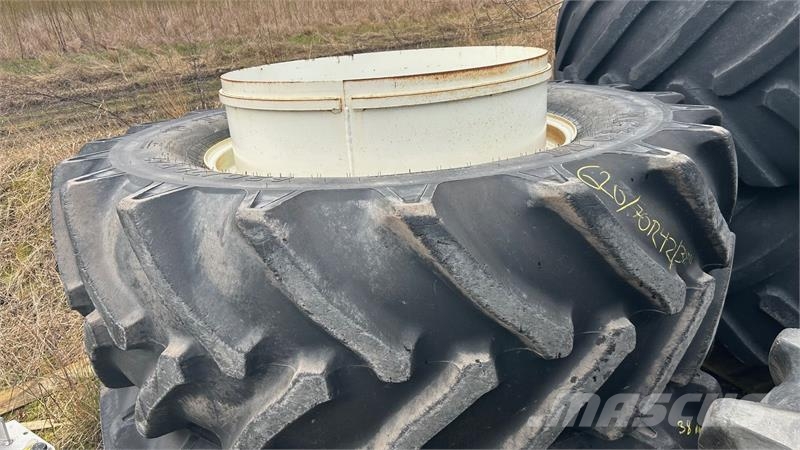 New Holland Tvillinghjul til T7 & T8 Ny Däck, hjul och fälgar