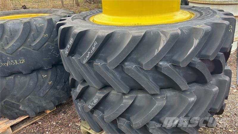 New Holland Tvillinghjul til T7 & T8 Ny Däck, hjul och fälgar