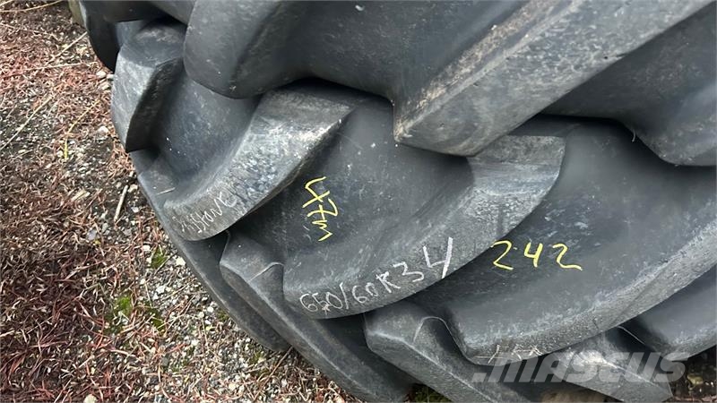 New Holland Tvillinghjul til T7 & T8 Ny Däck, hjul och fälgar