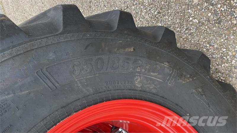 Schaad 650/85R38 타이어, 휠 및 림