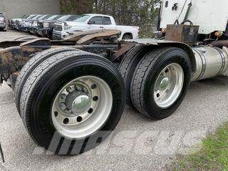 Freightliner 122SD Tractor Units