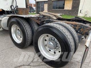 Freightliner 122SD Tractor Units