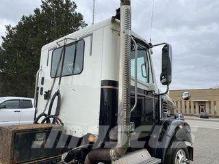 Freightliner 122SD Tractor Units