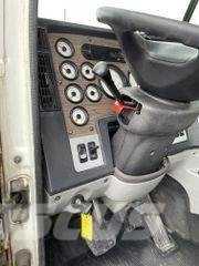 Freightliner 122SD Tractor Units