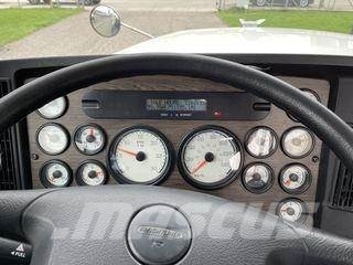 Freightliner 122SD Tractor Units