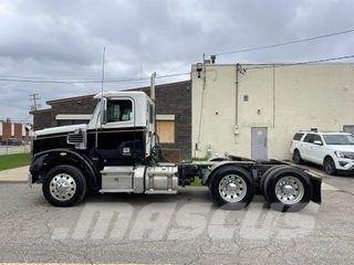 Freightliner 122SD Tractor Units