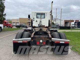 Freightliner 122SD Tractor Units