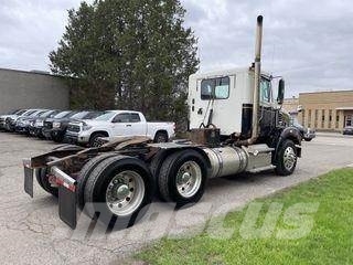 Freightliner 122SD Tractor Units