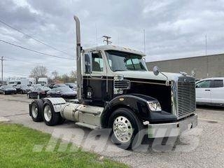 Freightliner 122SD Tractor Units