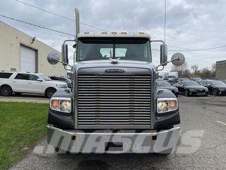 Freightliner 122SD Tractor Units
