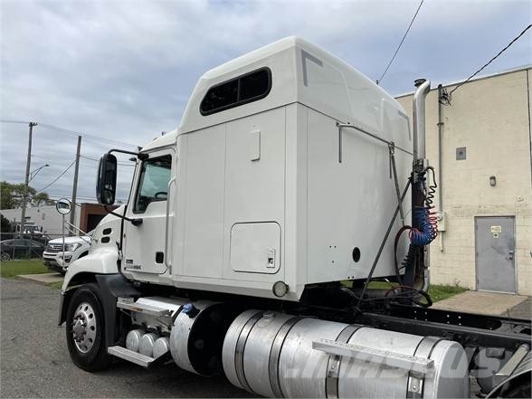 Mack PINNACLE CXU613 Cavalos mecânicos