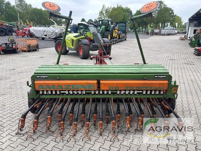 Amazone D8-30 SPECIAL + Grubber Mechanické sejačky