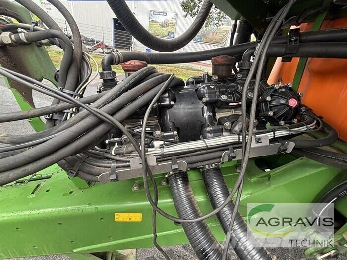 Amazone UX 6200 SUPER Vontatott trágyaszórók