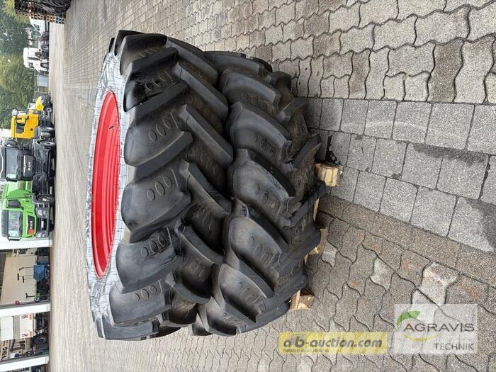 BKT PFLEGEBEREIFUNG BKT 380 / 85 R 24 + 420 / 85 R 38 Opony, koła i felgi