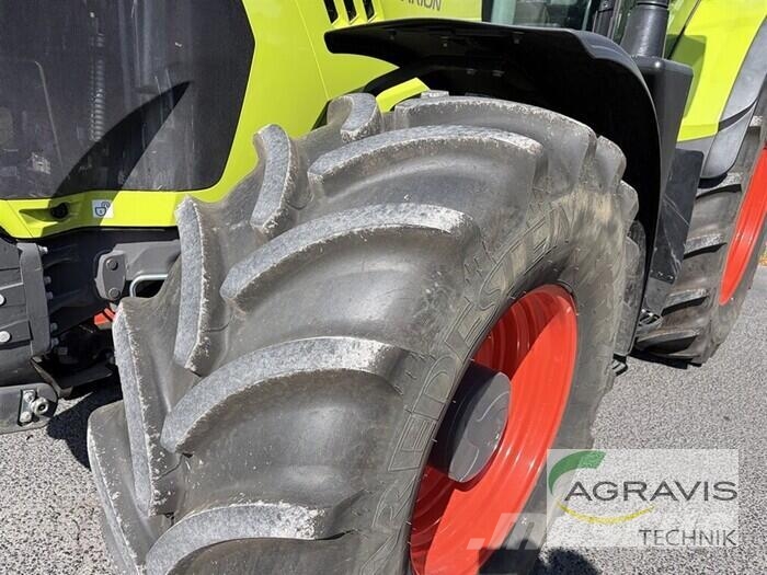 CLAAS ARION 660 CMATIC CEBIS Traktory