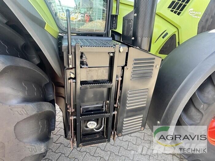 CLAAS AXION 810 CMATIC TIER 4F الجرارات