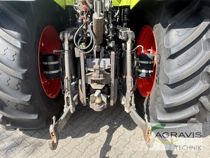CLAAS AXION 810 CMATIC TIER 4F الجرارات