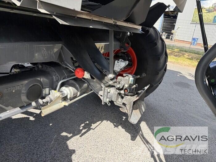 CLAAS LEXION 6700 Leikkuupuimurit