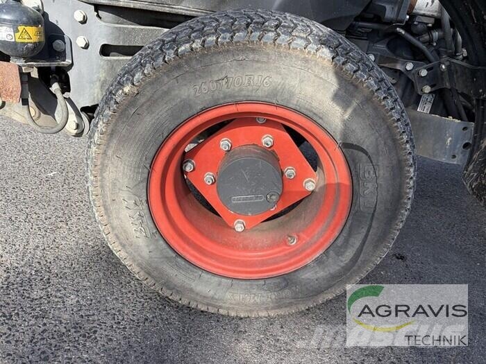 CLAAS NEXOS 210 VL Traktoren