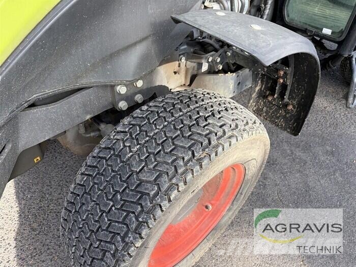 CLAAS NEXOS 210 VL Traktoren