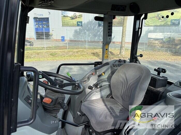 CLAAS NEXOS 210 VL Traktoren