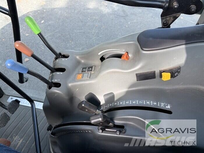 CLAAS NEXOS 210 VL Traktoren