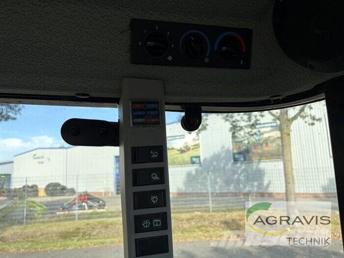 CLAAS NEXOS 210 VL Traktoren
