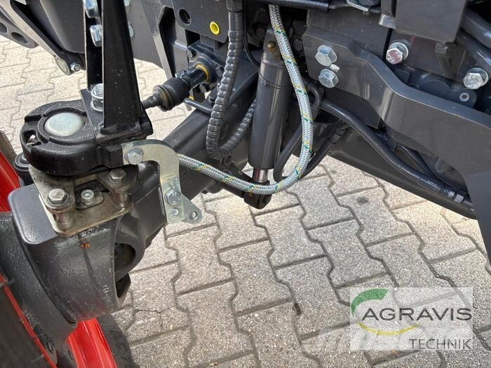 CLAAS NEXOS 220 L الجرارات