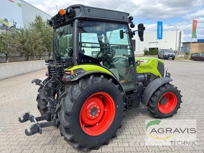 CLAAS NEXOS 220 L الجرارات