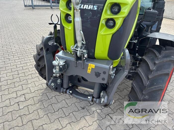 CLAAS NEXOS 220 L الجرارات