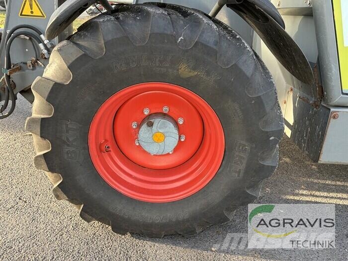 CLAAS SCORPION 9040 Kmetijski teleskopski nakladalci