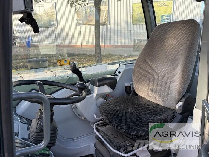 CLAAS SCORPION 9040 Kmetijski teleskopski nakladalci