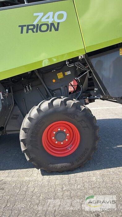 CLAAS TRION 740 TERRA TRAC حصادات