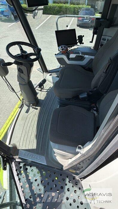 CLAAS TRION 740 TERRA TRAC حصادات