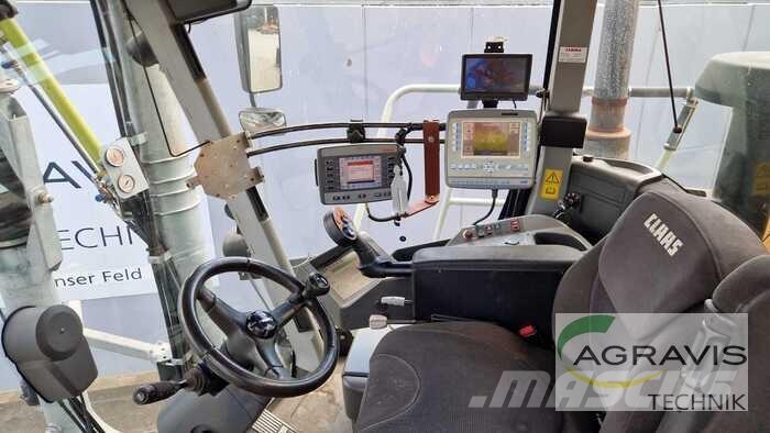 CLAAS XERION 3800 SADDLE TRAC Трактори