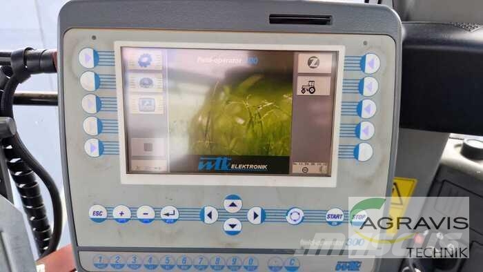 CLAAS XERION 3800 SADDLE TRAC Трактори