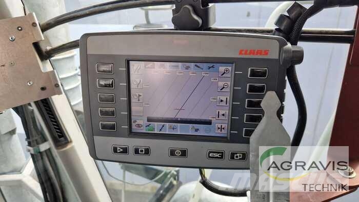 CLAAS XERION 3800 SADDLE TRAC Трактори
