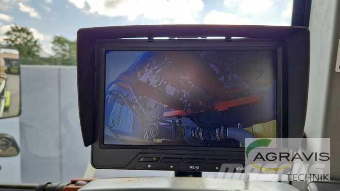 CLAAS XERION 3800 SADDLE TRAC Трактори