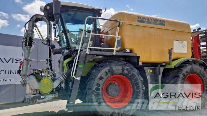 CLAAS XERION 3800 SADDLE TRAC Трактори