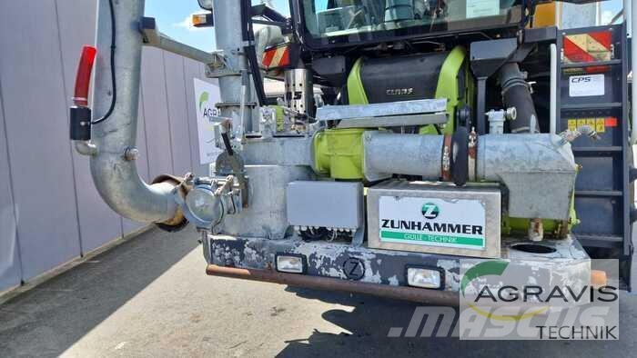 CLAAS XERION 3800 SADDLE TRAC Трактори