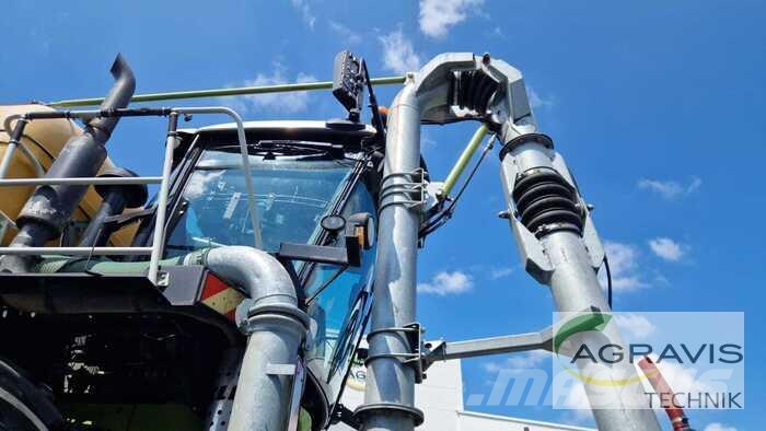 CLAAS XERION 3800 SADDLE TRAC Трактори
