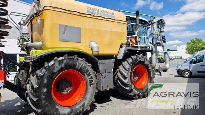 CLAAS XERION 3800 SADDLE TRAC Трактори