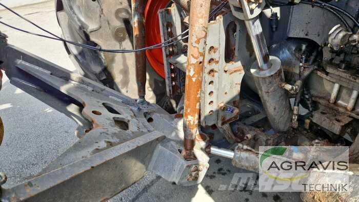 CLAAS XERION 3800 SADDLE TRAC Трактори