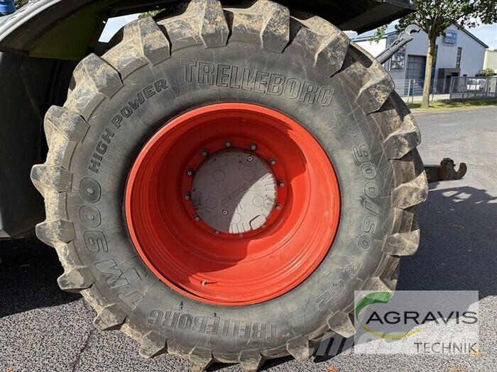 CLAAS XERION 4000 SADDLE TRAC Трактори
