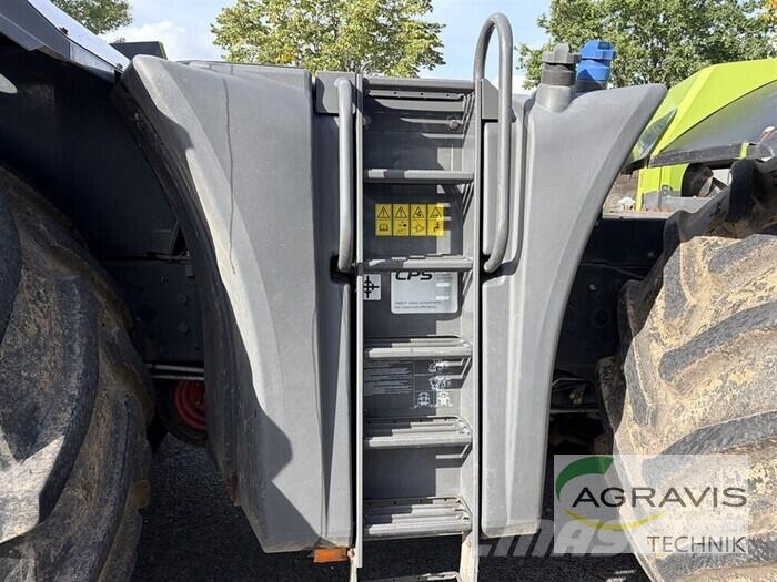 CLAAS XERION 4000 SADDLE TRAC Трактори