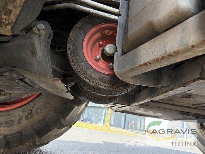 CLAAS XERION 4000 SADDLE TRAC Трактори