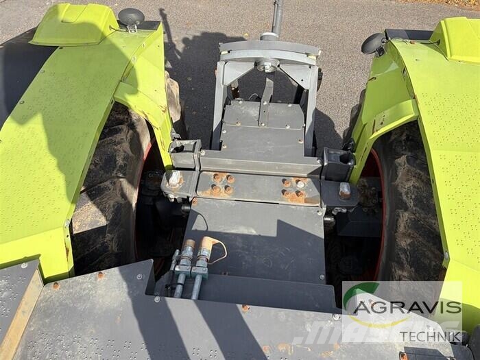 CLAAS XERION 4000 SADDLE TRAC Трактори